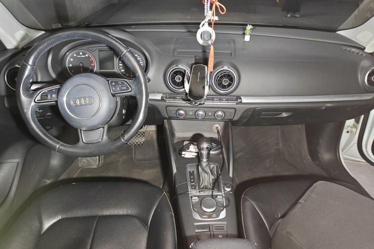 Used Audi A3 2017 Limousine 35 TFSI Fashion Model Center Console