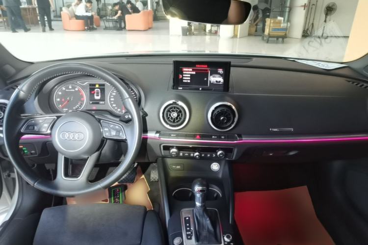 Used Audi A3 2017 Cabriolet 40 TFSI Center Console