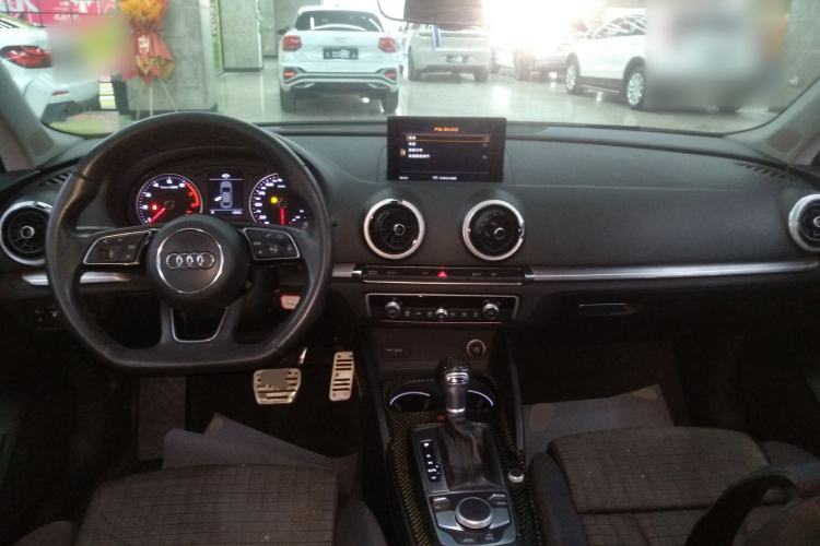 Used Audi A3 2017 Limousine 35 TFSI Sport Edition Center Console