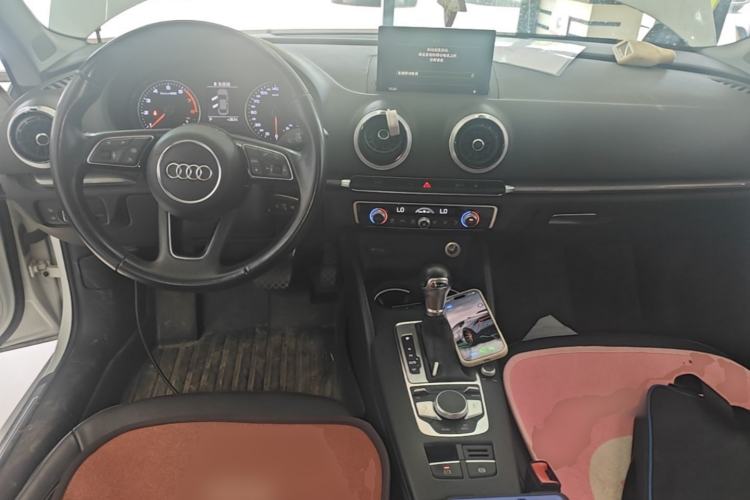 Used Audi A3 2017 Limousine 35 TFSI Style Edition Center Console