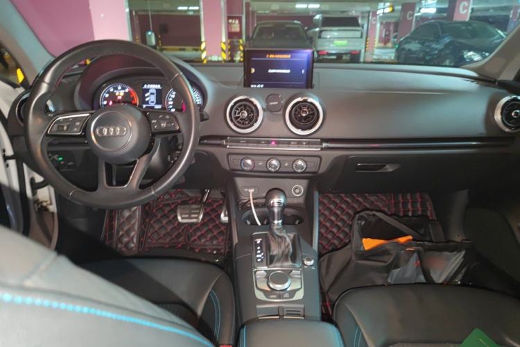 Used Audi A3 2017 Limousine 35 TFSI Fashion Model Center Console