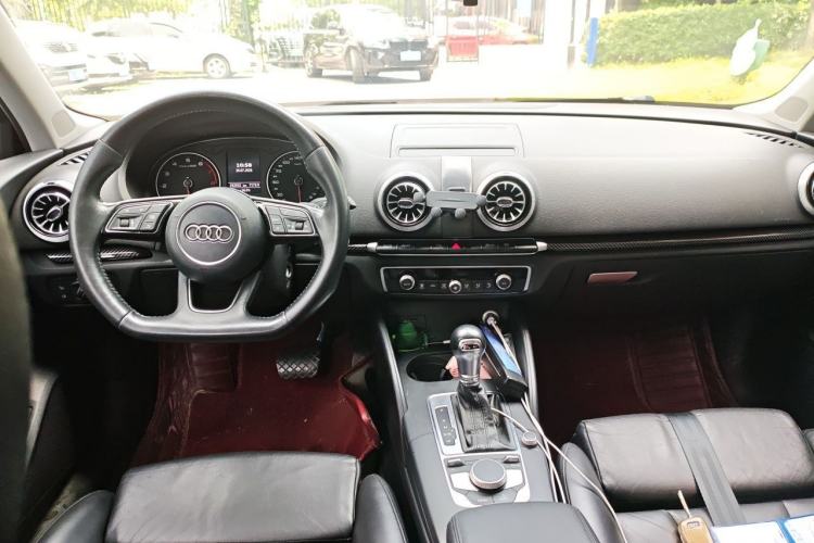 Used Audi A3 2017 Limousine 35 TFSI Sport Edition Center Console