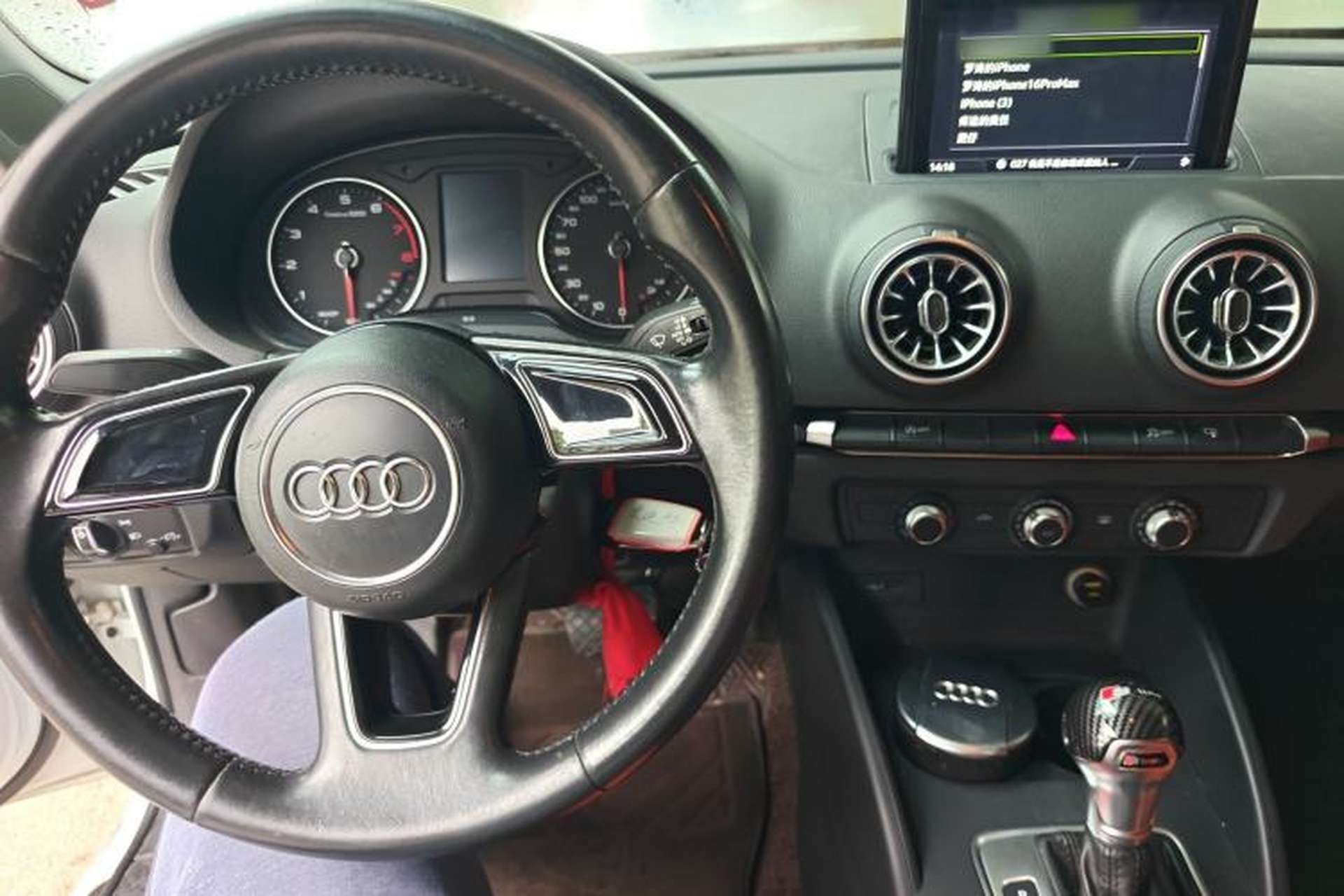 Used Audi A3 2017 Limousine 35 TFSI Ambition Edition Center Console
