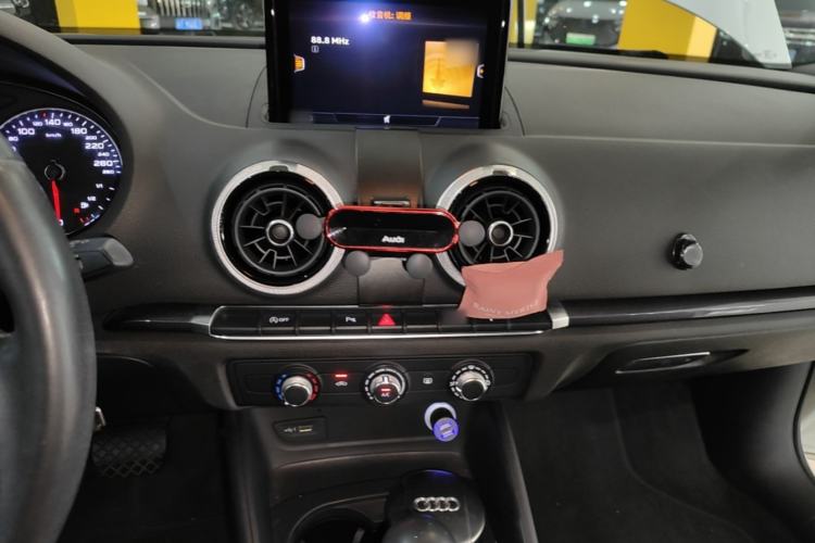 Used Audi A3 2017 Limousine 35 TFSI Fashion Model Center Console