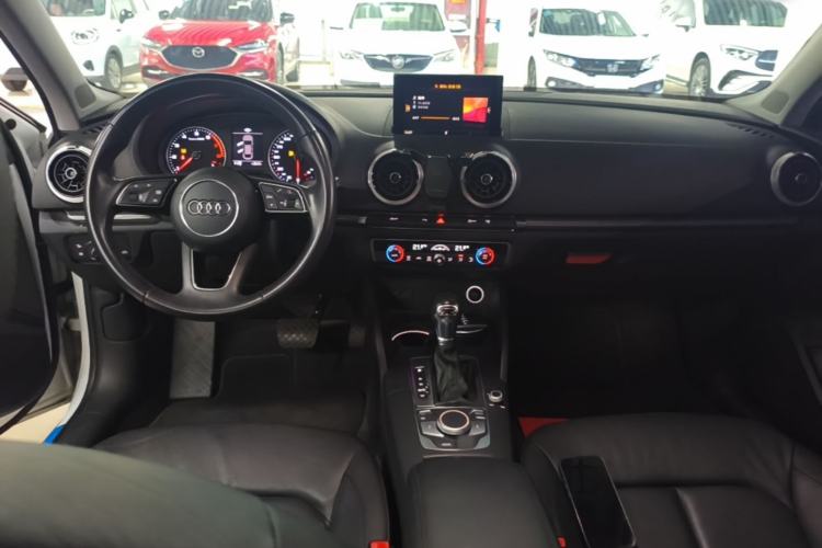 Used Audi A3 2017 Limousine 40 TFSI Style Edition Center Console