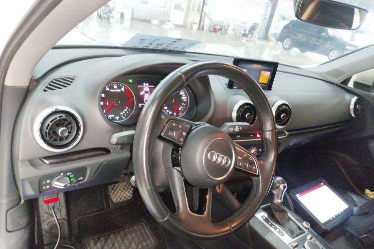Used Audi A3 2017 Limousine 35 TFSI Fashion Model Center Console