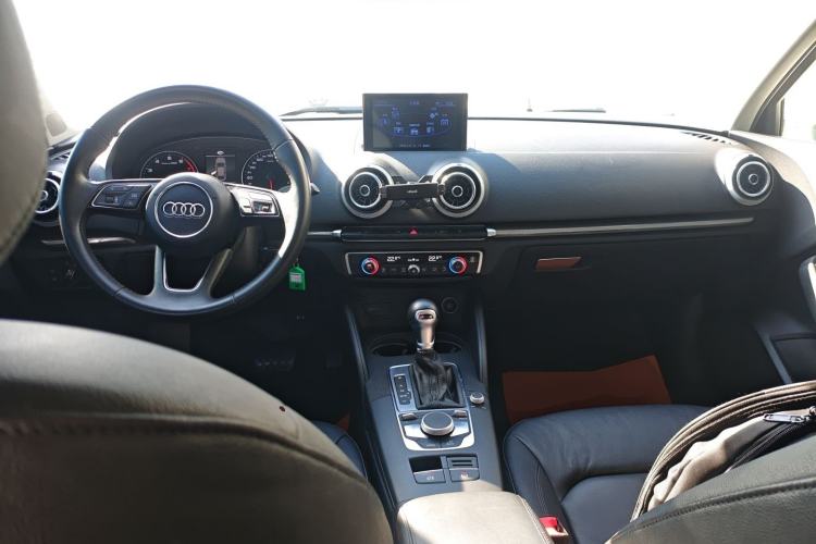 Used Audi A3 2017 Limousine 35 TFSI Style Edition Center Console