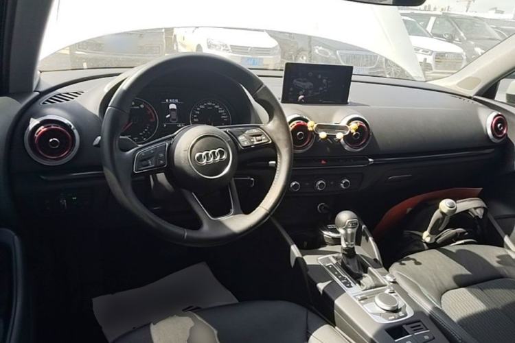 Used Audi A3 2017 Limousine 35 TFSI Fashion Model Center Console