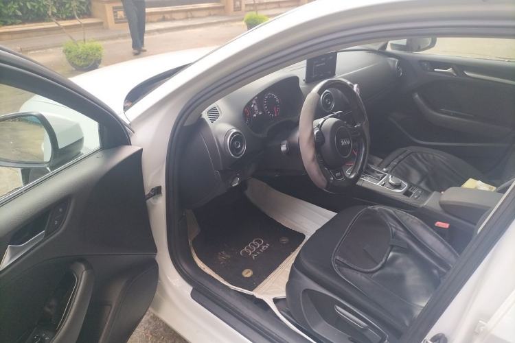 Used Audi A3 2017 Limousine 35 TFSI Ambition Edition Driver Seat