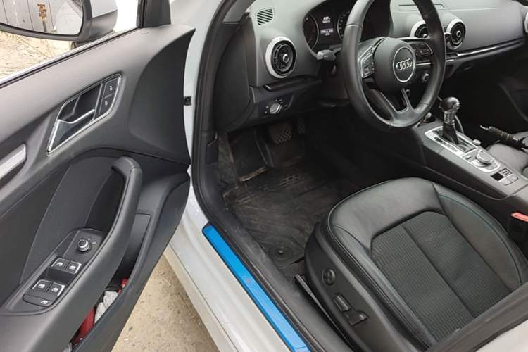 Used Audi A3 2017 Limousine 35 TFSI Fashion Model Driver Seat