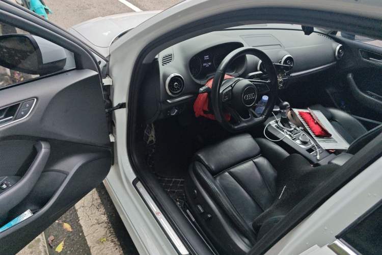 Used Audi A3 2017 Limousine 35 TFSI Sport Edition Driver Seat