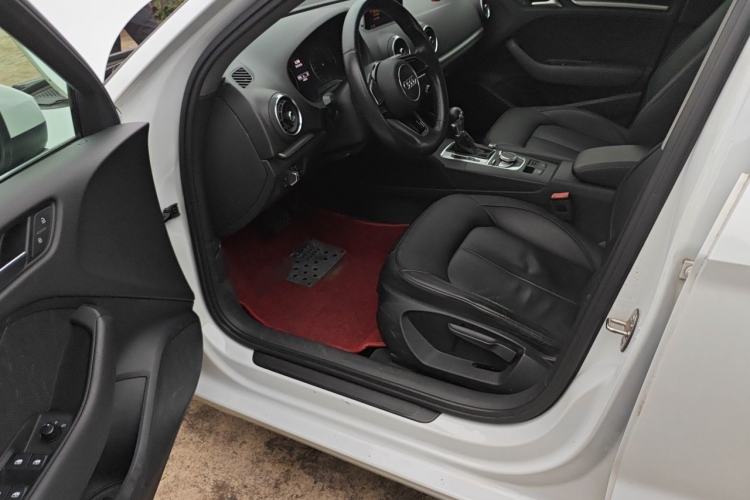 Used Audi A3 2017 Limousine 35 TFSI Ambition Edition Driver Seat