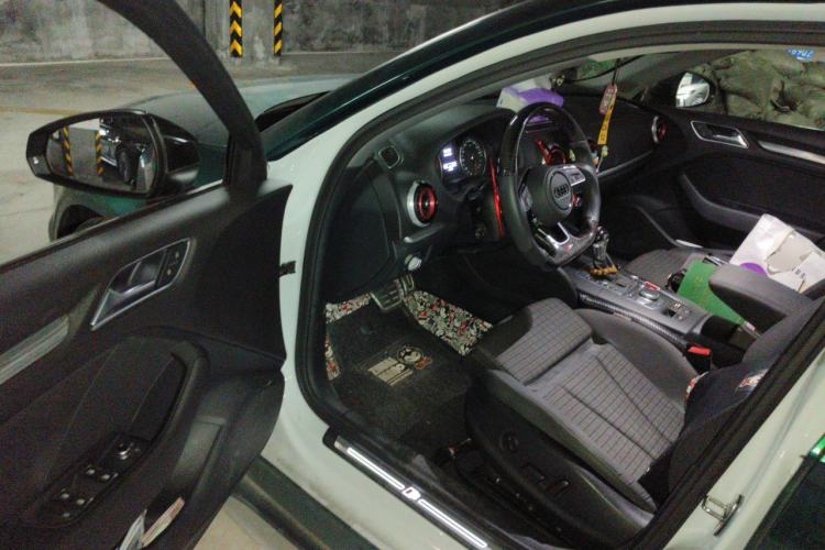 Used Audi A3 2017 Limousine 35 TFSI Sport Edition Driver Seat