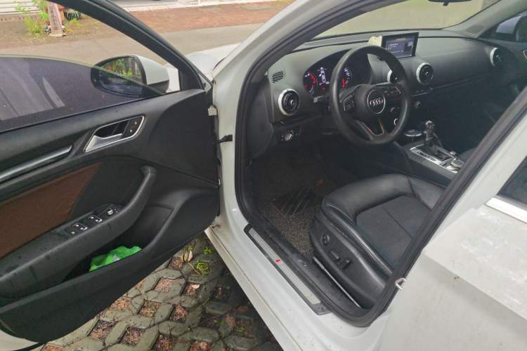 Used Audi A3 2017 Limousine 35 TFSI Fashion Model Driver Seat