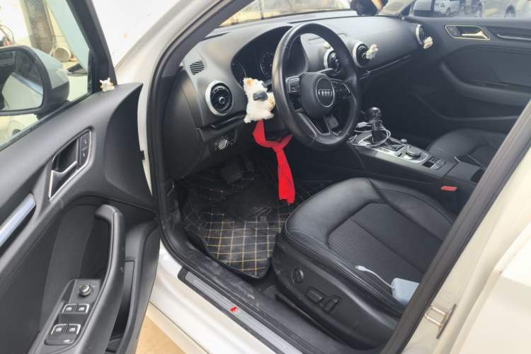 Used Audi A3 2017 Limousine 35 TFSI Fashion Model Driver Seat