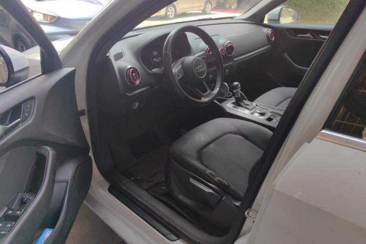 Used Audi A3 2017 Limousine 35 TFSI Ambition Edition Driver Seat