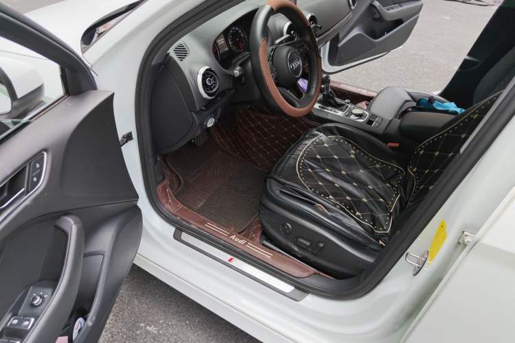 Used Audi A3 2017 Limousine 35 TFSI Fashion Model Driver Seat