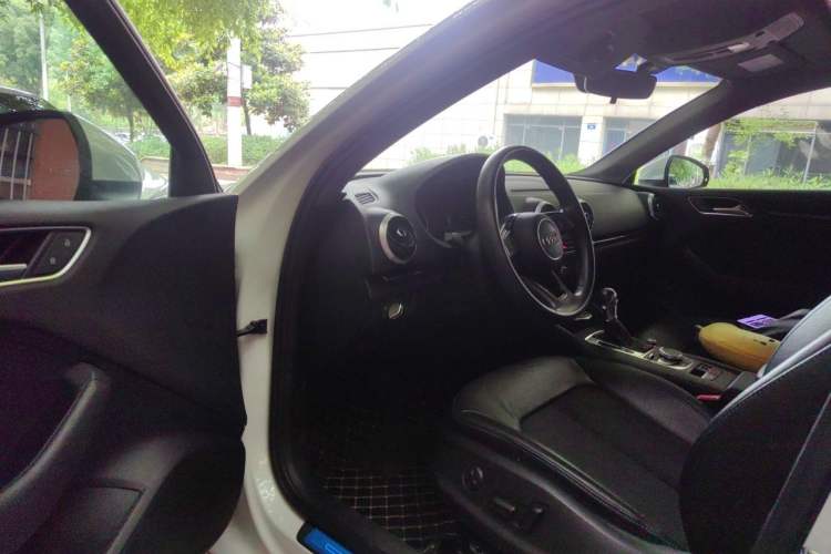 Used Audi A3 2017 Limousine 35 TFSI Fashion Model Driver Seat
