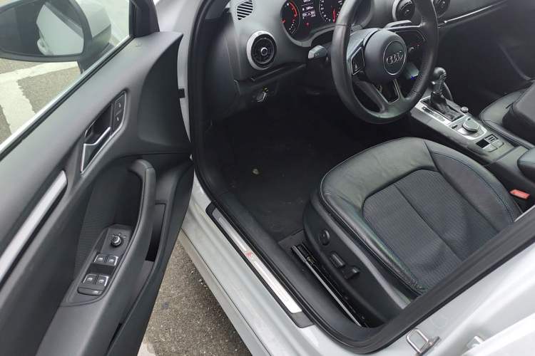 Used Audi A3 2017 Limousine 35 TFSI Ambition Edition Driver Seat