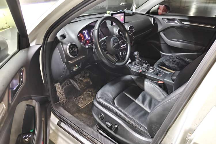 Used Audi A3 2017 Limousine 35 TFSI Style Edition Driver Seat