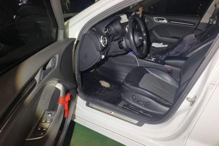 Used Audi A3 2017 Limousine 35 TFSI Fashion Model Driver Seat