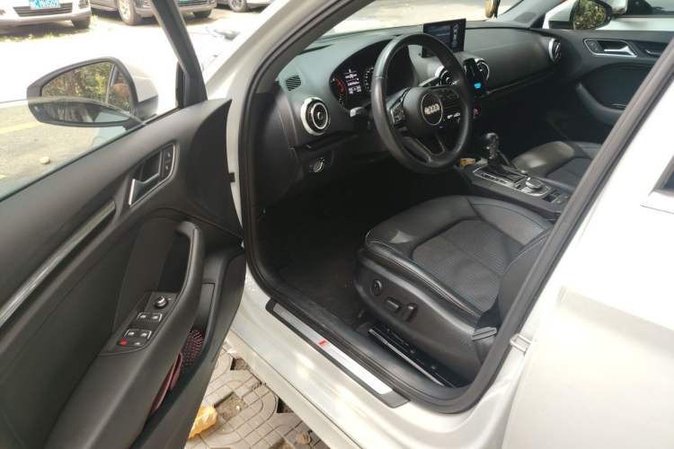 Used Audi A3 2017 Limousine 35 TFSI Ambition Edition Driver Seat