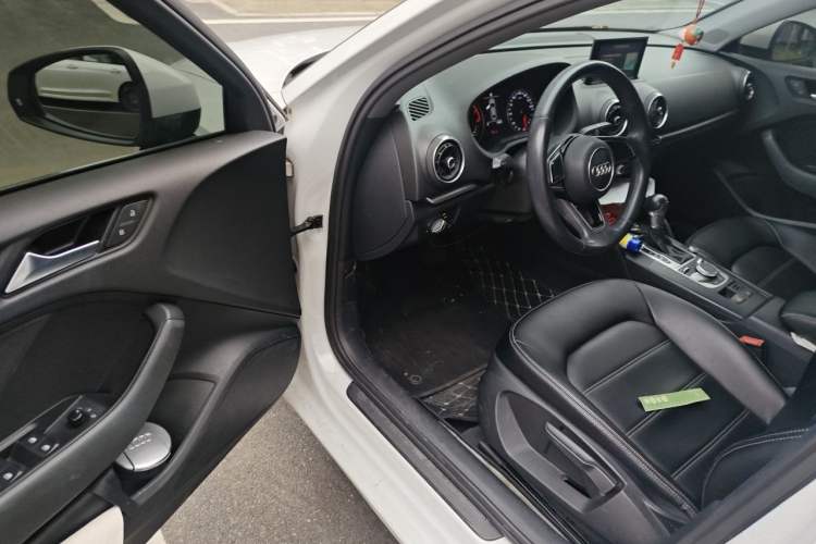 Used Audi A3 2017 Limousine 35 TFSI Ambition Edition Driver Seat