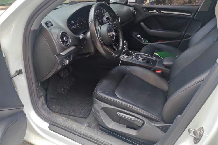 Used Audi A3 2017 Limousine 35 TFSI Ambition Edition Driver Seat