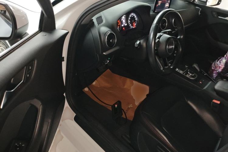 Used Audi A3 2017 Limousine 35 TFSI Ambition Edition Driver Seat