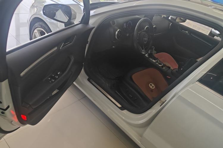 Used Audi A3 2017 Limousine 35 TFSI Style Edition Driver Seat