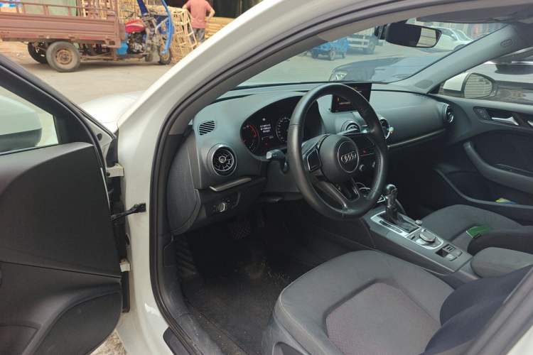 Used Audi A3 2017 Limousine 35 TFSI Ambition Edition Driver Seat