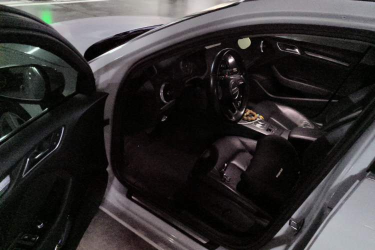 Used Audi A3 2017 Limousine 35 TFSI Style Edition Driver Seat