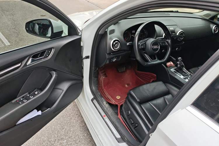 Used Audi A3 2017 Limousine 35 TFSI Sport Edition Driver Seat