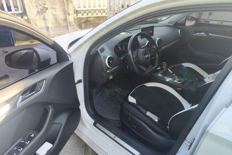 Used Audi A3 2017 Limousine 35 TFSI Sport Edition Driver Seat