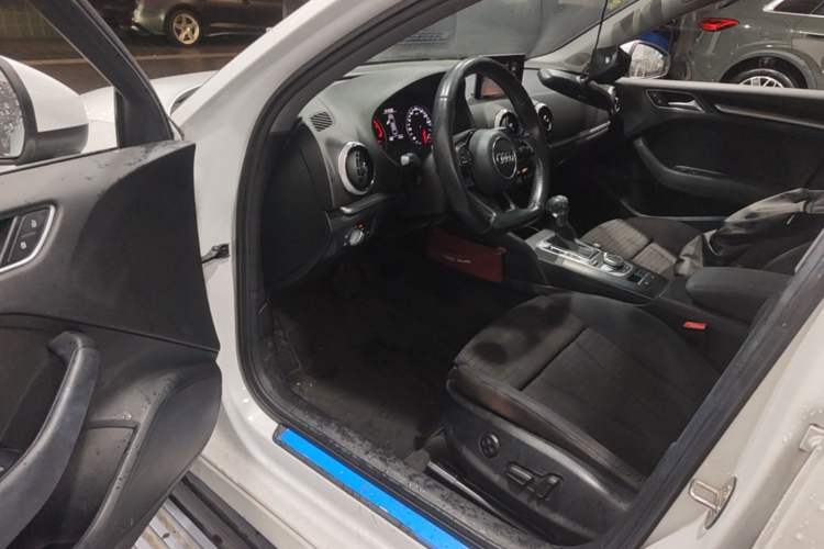 Used Audi A3 2017 Limousine 35 TFSI Sport Edition Driver Seat
