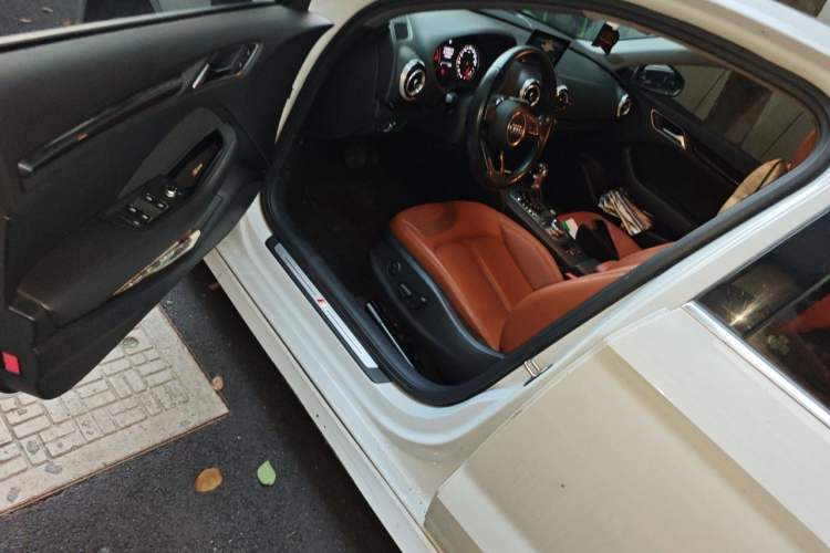 Used Audi A3 2017 Limousine 35 TFSI Fashion Model Driver Seat