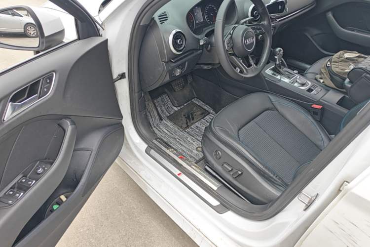 Used Audi A3 2017 Limousine 35 TFSI Fashion Model Driver Seat