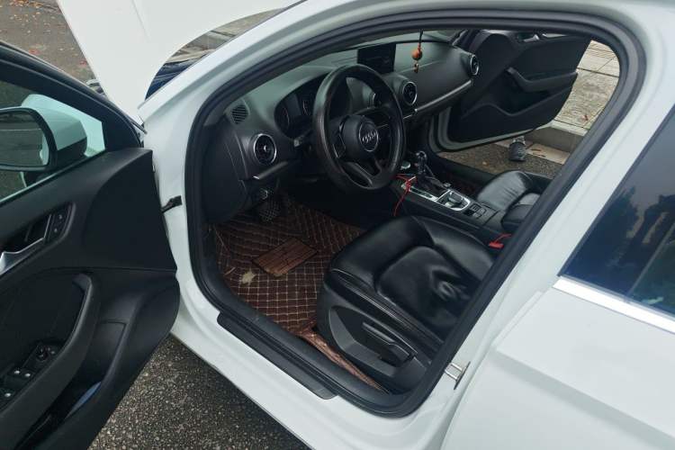 Used Audi A3 2017 Limousine 35 TFSI Ambition Edition Driver Seat
