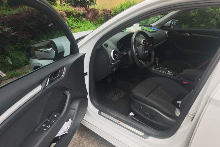 Used Audi A3 2017 Limousine 35 TFSI Sport Edition Driver Seat