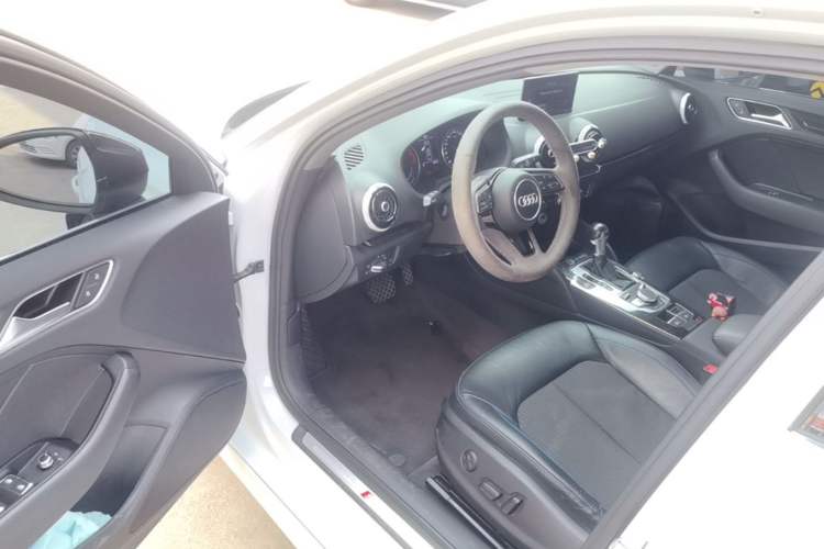Used Audi A3 2017 Limousine 35 TFSI Fashion Model Driver Seat
