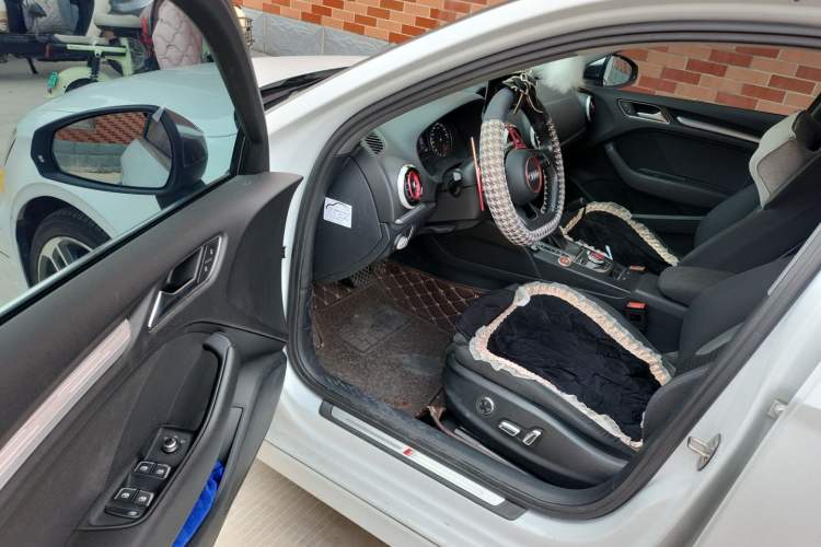 Used Audi A3 2017 Limousine 35 TFSI Sport Edition Driver Seat