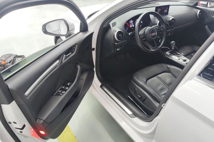 Used Audi A3 2017 Limousine 35 TFSI Style Edition Driver Seat