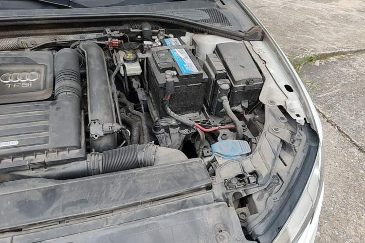 Used Audi A3 2017 Limousine 35 TFSI Fashion Model Engine Bay Left
