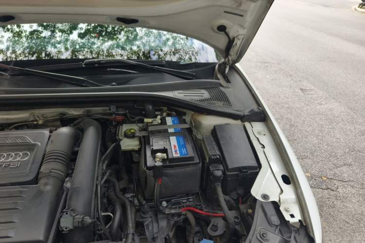 Used Audi A3 2017 Sportback 35 TFSI Fashion Model Engine Bay Left