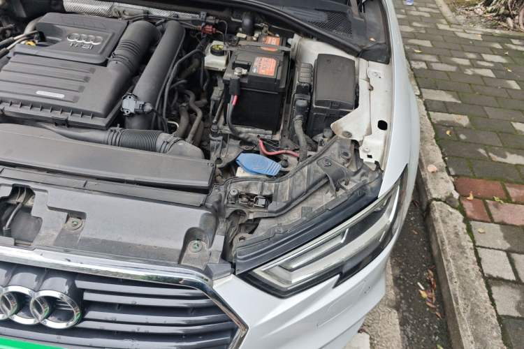 Used Audi A3 2017 Limousine 35 TFSI Sport Edition Engine Bay Left