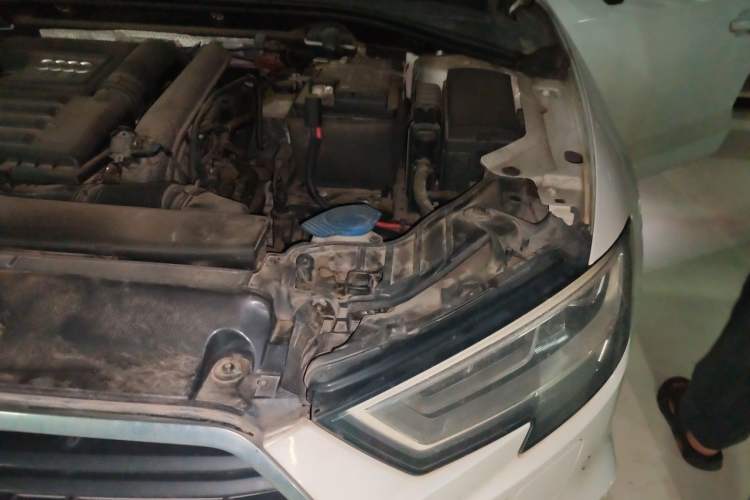 Used Audi A3 2017 Limousine 35 TFSI Sport Edition Engine Bay Left