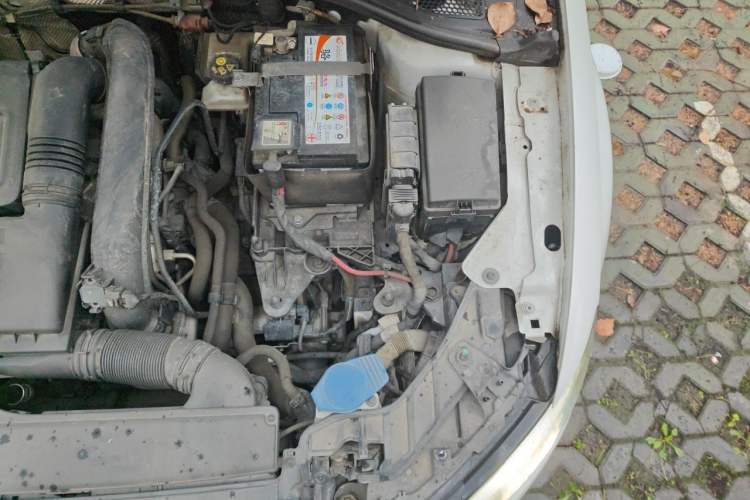 Used Audi A3 2017 Limousine 35 TFSI Fashion Model Engine Bay Left