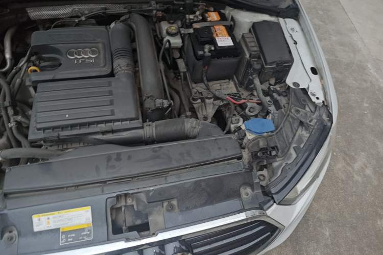 Used Audi A3 2017 Limousine 35 TFSI Sport Edition Engine Bay Left