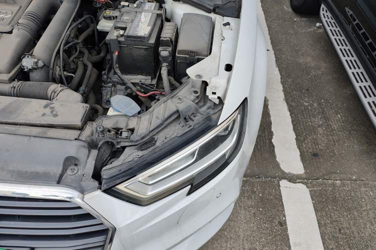 Used Audi A3 2017 Limousine 35 TFSI Ambition Edition Engine Bay Left