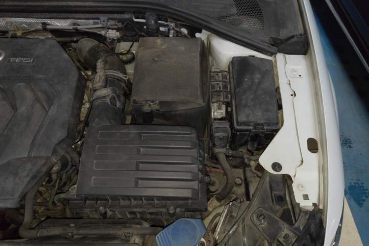 Used Audi A3 2017 Limousine 40 TFSI Style Edition Engine Bay Left